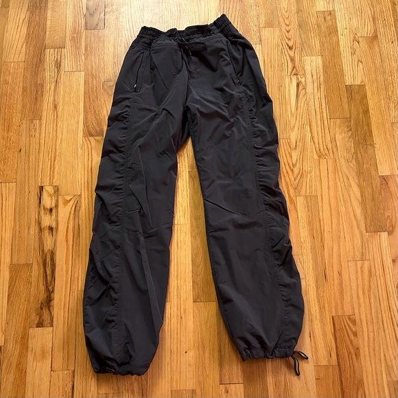 Athleta Pants - EUC Athleta black jogger size 2